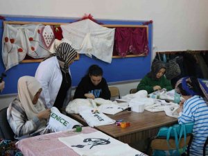 Anneler Ve Çocukları Aynı Çatı Altında Eğitim Alıyor