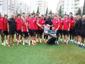Adanaspor Taraftarından Anlamlı Afiş