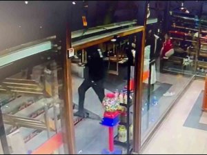 Diagne Otomobili Götürülünce Sığındığı Fırında Saatçi Zannedildi