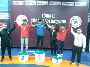 Düzceli Güreşçiler 4 Madalya İle Döndü