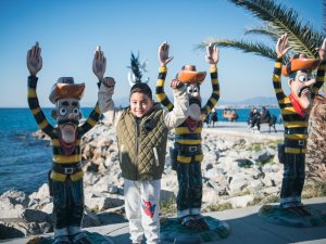 Kuşadalı Minikler Eğlencenin Tadını Çıkarıyor