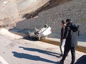 Takla Atan Otomobilden Burnu Bile Kanamadan Kurtuldu