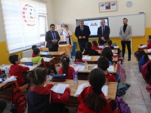 Bağımlılıkla Mücadele İllüzyon Gösterisi İle Anlatıldı