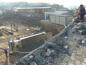 Başakşehir’de Hafriyat Kamyonu Şantiye Alanına Uçtu