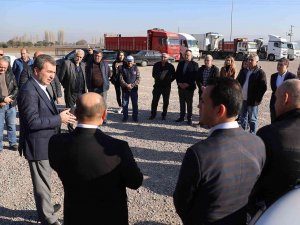 Bergama’da Vatandaşlar Gelişigüzel Bırakılan Tır Ve Kamyonlardan Kurtuldu
