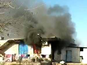 Evi Yanan Aileye Şefkat Eli Uzandı