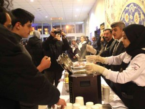 Final Sınavlarına Hazırlanan Öğrencilere Sıcak Çorba İkramı