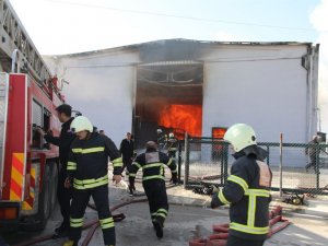 Osb’de Çıkan Yangına 17 İtfaiye Aracı İle 65 İtfaiye Personeli Müdahale Etti