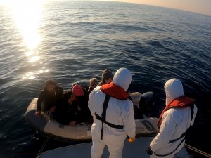 Ayvalık Açıklarında 24 Düzensiz Göçmen Yakalandı, Geri İtilen 6 Düzensiz Göçmen İse Kurtarıldı
