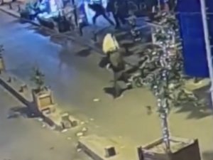 Cihangir’de Suikast Silahıyla Silahlı Saldırı Kamerada: Oğlunu Vurduran Adamı Vurdu