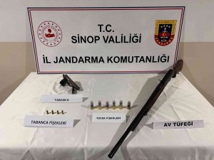 Sinop’ta Durdurulan Araçta 2 Ruhsatsız Silah Ele Geçirildi