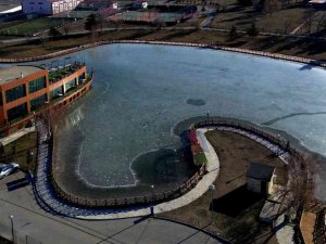 Erzurum’da Bir Göl, Soğuk Havanın Etkisiyle Donarak Buz Tuttu