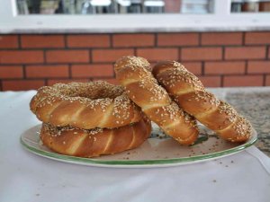 Çine Belediye Meclisi’nden Örnek Karar: Öğrenciye Simit 1 Tl