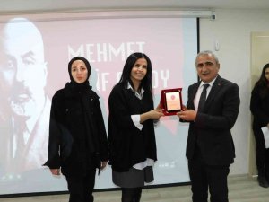 Hakkâri’nin Genç Kalemleri Akif’i Yazdı