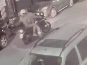 Şişli’de 20 Saniyede Motosiklet Hırsızlığı Kamerada