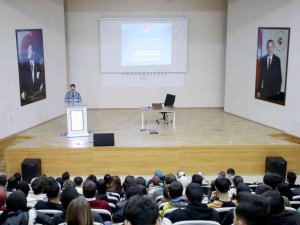 Ai̇çü’de “Work And Travel Programı Ve Amerika’da İ̇ş Fırsatları” Semineri Düzenlendi