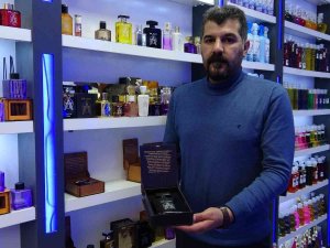 Ahşap Parfüm Kutularının Her Birine Farklı Hikayeler Yazıldı