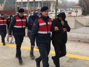 Köy Evlerini Soyan 3 Şüpheli, Jandarmanın Dikkati Sayesine Yakayı Ele Verdi