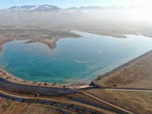 Soğuklar Etkisini Gösterdi, Gölet Yüzeyinde Buz Tabakası Oluştu