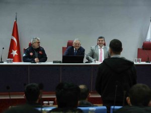 Başkan Büyükkılıç, Göreve Yeni Başlayan İtfaiyecilerle Bir Araya Geldi