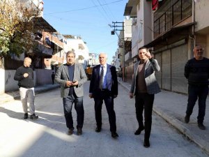 Gültak: "Engellemelere Rağmen Asfalt Serimine Başladık"