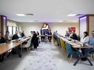 Ai̇çü Rektörü Prof. Dr. Karabulut Öğrenci Konseyi Temsilcileri İle Bir Araya Geldi