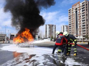 Diyarbakır Büyükşehir Belediyesi İtfaiye Ekiplerinden 6 Bin 740 Yangına Müdahale