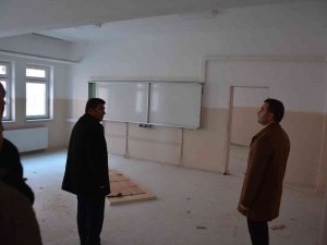 Lise Binasından Başlayan Tadilat Çalışması Devam Ediyor
