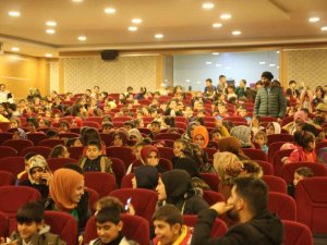 Bingöl’de Bin 300 Öğrenciye Giyim Yardımı