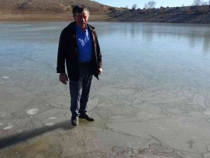 Düşen Hava Sıcaklıkları Nedeniyle Gölet Yüzeyi Buz Tuttu