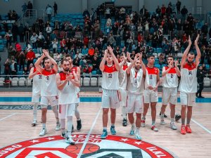 Lider Yeni Yılda Koltuğu Kaptırmak İstemiyor