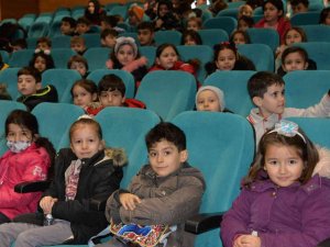 “Kostüm Odası” Seyircisiyle Buluşmaya Devam Ediyor