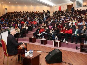Metin Şentürk Manisa’da Gençlerle Buluştu