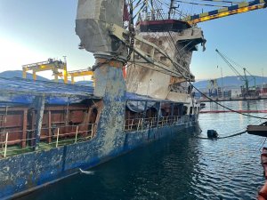 İ̇skenderun Limanı’nda Batan Gemi Yüzer Hale Getirildi