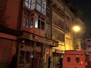İ̇zmir’de Cinayet: Tartıştığı Kişiyi Boğazından Bıçaklayarak Öldürdü