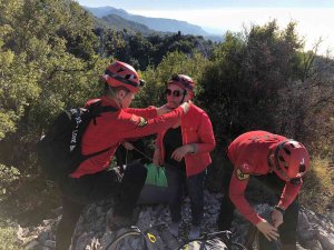 Paraşütle Acil İniş Yapan Turisti Jak Ekipleri Kurtardı