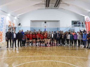 Liseler Arası Kızlar Voleybol Turnuvası Tamamlandı