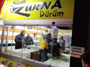 Tadilat Yapmak İstediler, Döner Ocağı Üzerlerine Düştü: 2 Yaralı
