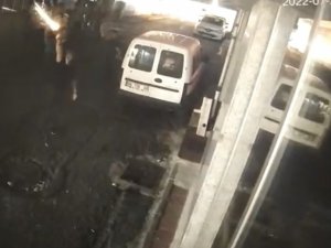 İ̇stanbul’da Gece Kulübüne Silahlı Saldırı Kamerada: İ̇çeridekiler Ateşle Karşılık Verdi