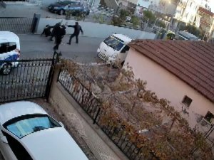 İ̇hbara Giden Polislere Önce Taşla Saldırdı, Ardından Yere Düşen Polis Memurunu Bıçakladı