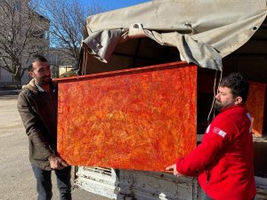 Almanya’dan Nazımiye’ye Sokak Hayvanları İçin Kulübe, Mama Ve İlaç Desteği