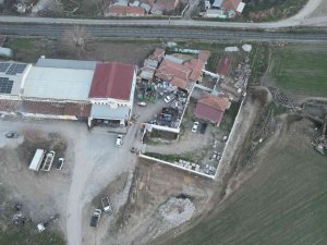 Fıkra Gibi Olay: Boş Arazilere Bina İnşa Eden Yaşlı Kadın, Senelerce Kira Tahsilatı Yaptı