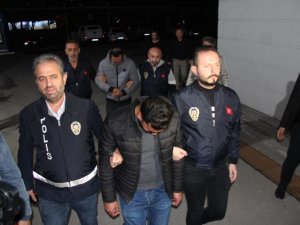 Üniversiteli Kızlara İçi Su Dolu Balon Atan Şahıslar Hakim Karşısında