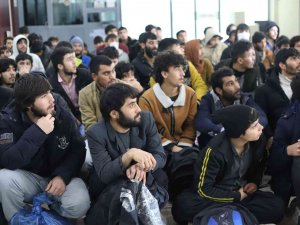 227 Düzensiz Göçmen Ağrı’dan Ülkelerine Gönderildi