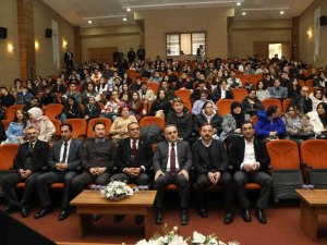 Gazeteci Oktay Ensari, Erü’lü Öğrenciler İle Tecrübelerini Paylaştı