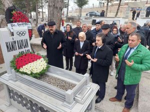 Efsane Güreşçi Hamit Kaplan, Mezarı Başında Dualarla Anıldı