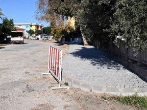 Side Mahallesi’nde Kaldırım Çalışması Başladı