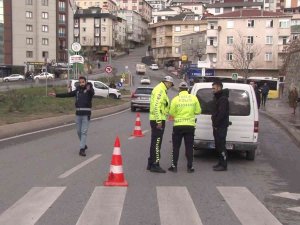 Maltepe’de Okul Önlerinde Polisten Sıkı Denetim