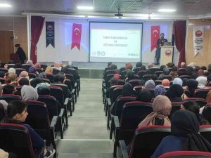 Polisten Öğrencilere İnternet Eğitimi