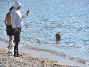 Bodrum Denize Girip Güneşlendiler